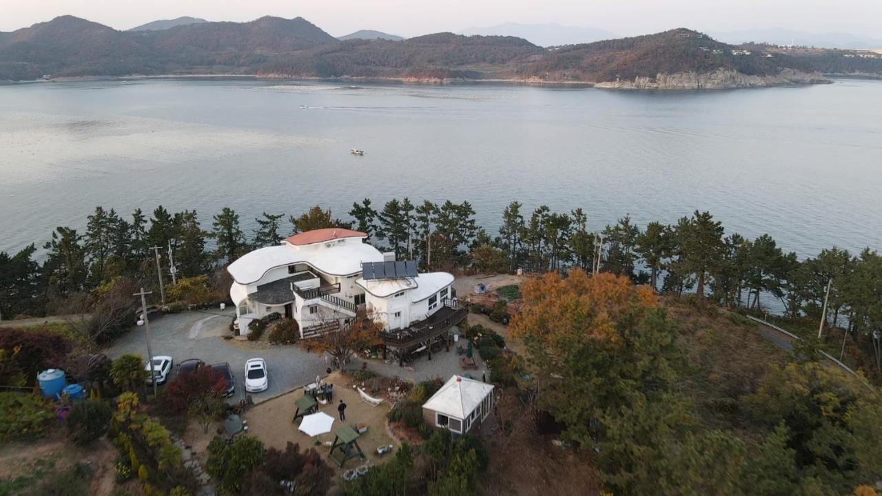 Country House Exclamation Mark & Comma Namhae Dış mekan fotoğraf