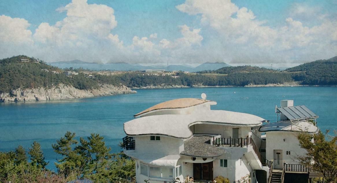 Country House Exclamation Mark & Comma Namhae Dış mekan fotoğraf